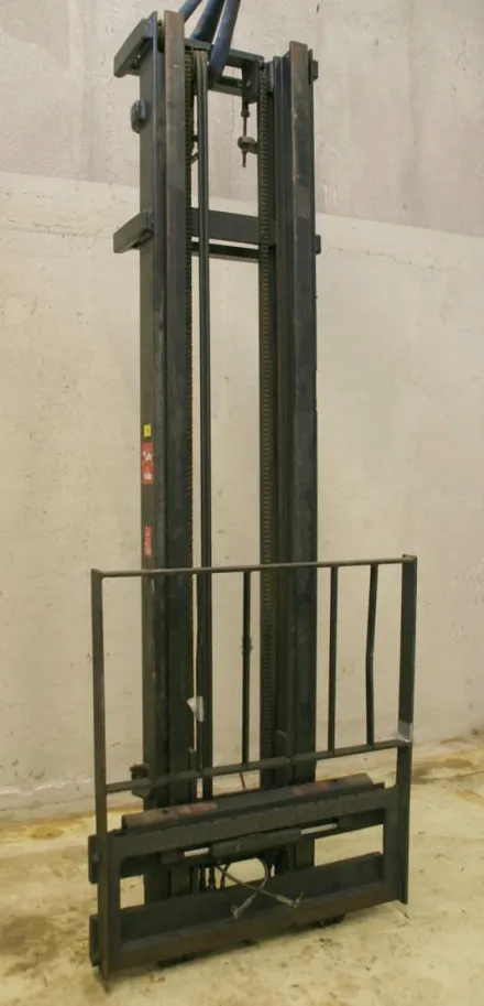Clark 1,5 to 4,6 m Staplermast – RESALE