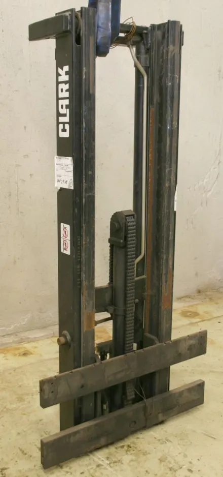 Clark 1,6 to 2,9m Staplermast – RESALE
