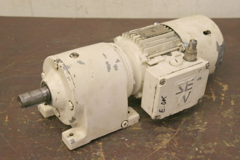 SEW Eurodrive R40DT17102BGZ Getriebemotor 0,55 kW 70 U/min