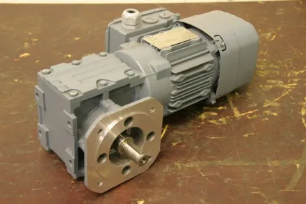 Sew Eurodrive WF30DRS71S71S4BE05 Getriebemotor 0,37 kW 50 U/min – RESALE