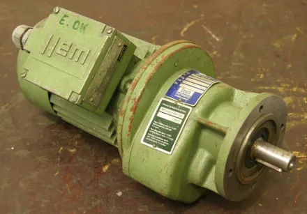 Watt HF OKS 71 N 4 Getriebemotor 0,37 kW 33 U/min – RESALE