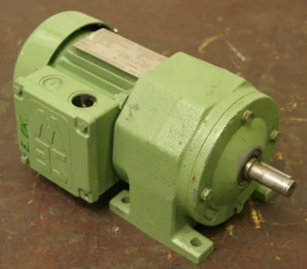 Sew Eurodrive R302DT63L2 Getriebemotor 0,37 kW 283 U/min – RESALE