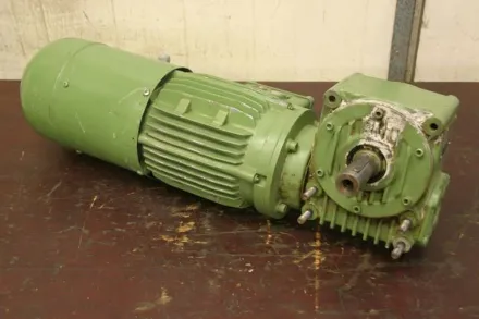 Lenze GFRKXX090-22 Getriebemotor 1,8 kW 41 U/min – RESALE