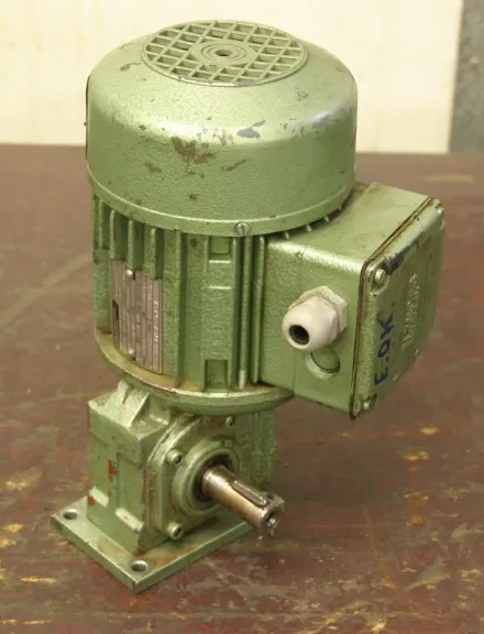 Flender Himmel 31 SEC-G63S/4 Getriebemotor 0,12 kW 50 U/min – RESALE