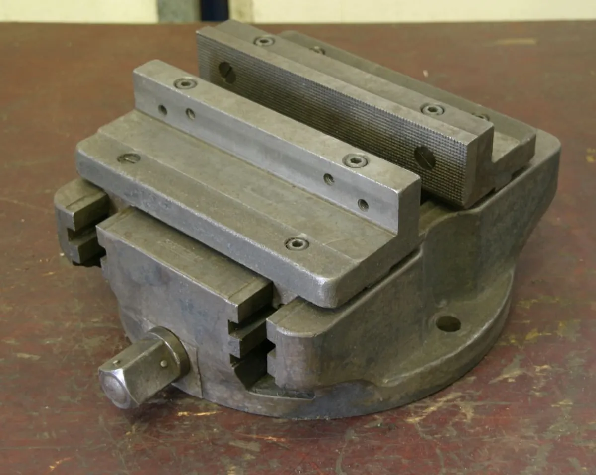 Spannwolf 7496 Stossmaschinenschraubstock