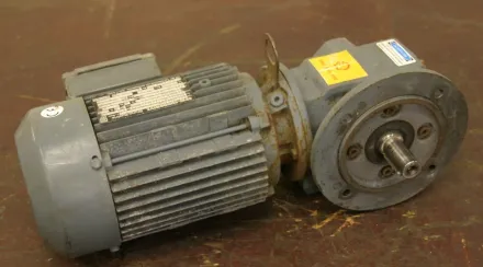 Sew Eurodrive SF32 DT80K4 Getriebemotor 0,55 kW 48 U/min – RESALE