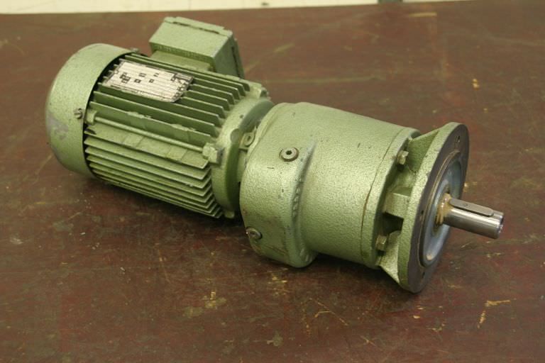 SEW Eurodrive RF40DT80N4 Getriebemotor 0,75 kW 178 U/min