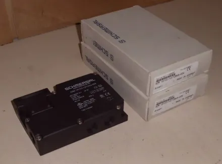 Schmersal AZM 161CC-12/12rka-024 Sicherheitsschalter – RESALE