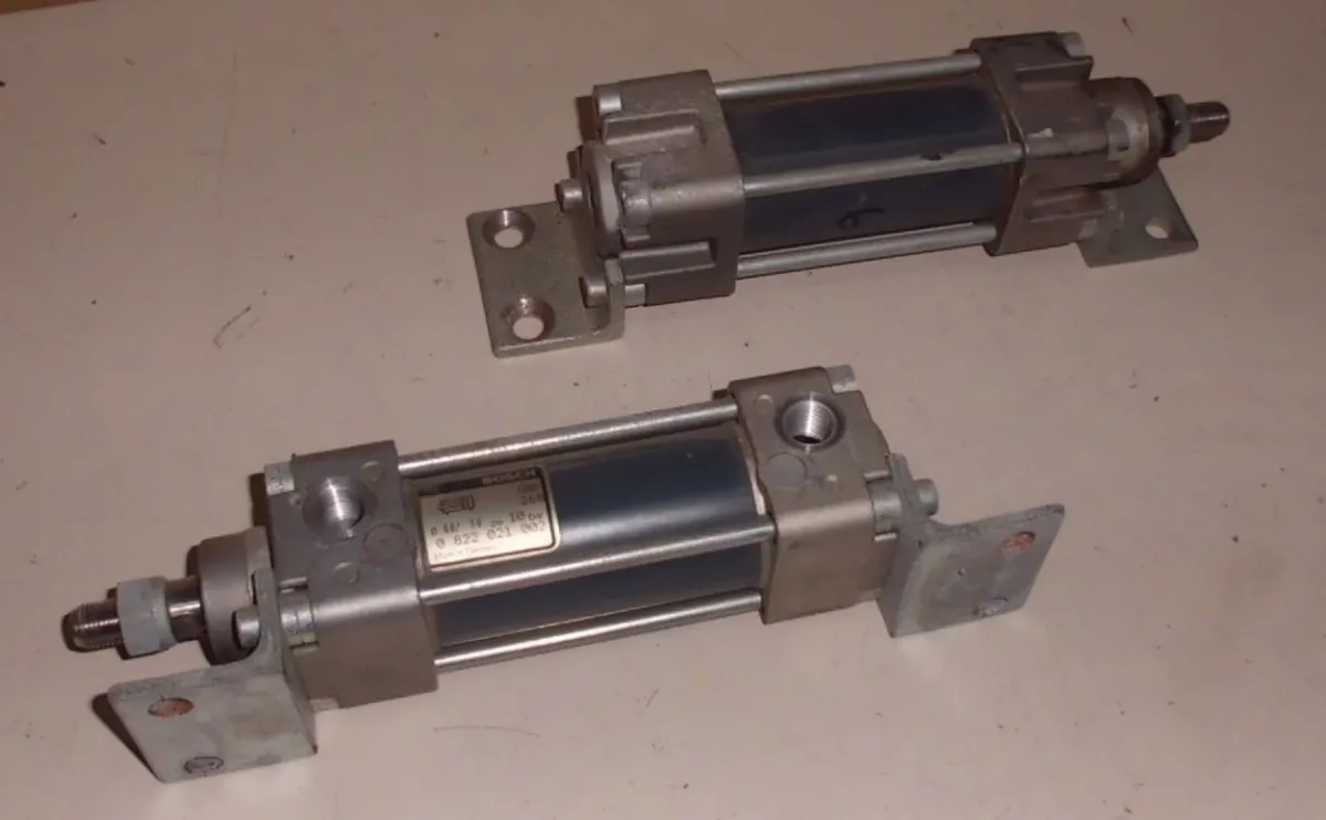 Bosch 0 822 021 002 Pneumatikzylinder