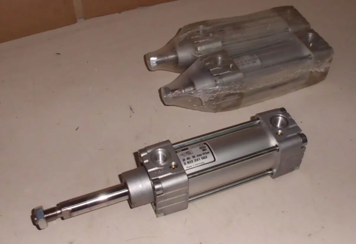 Bosch 0 822 241 002 Pneumatikzylinder