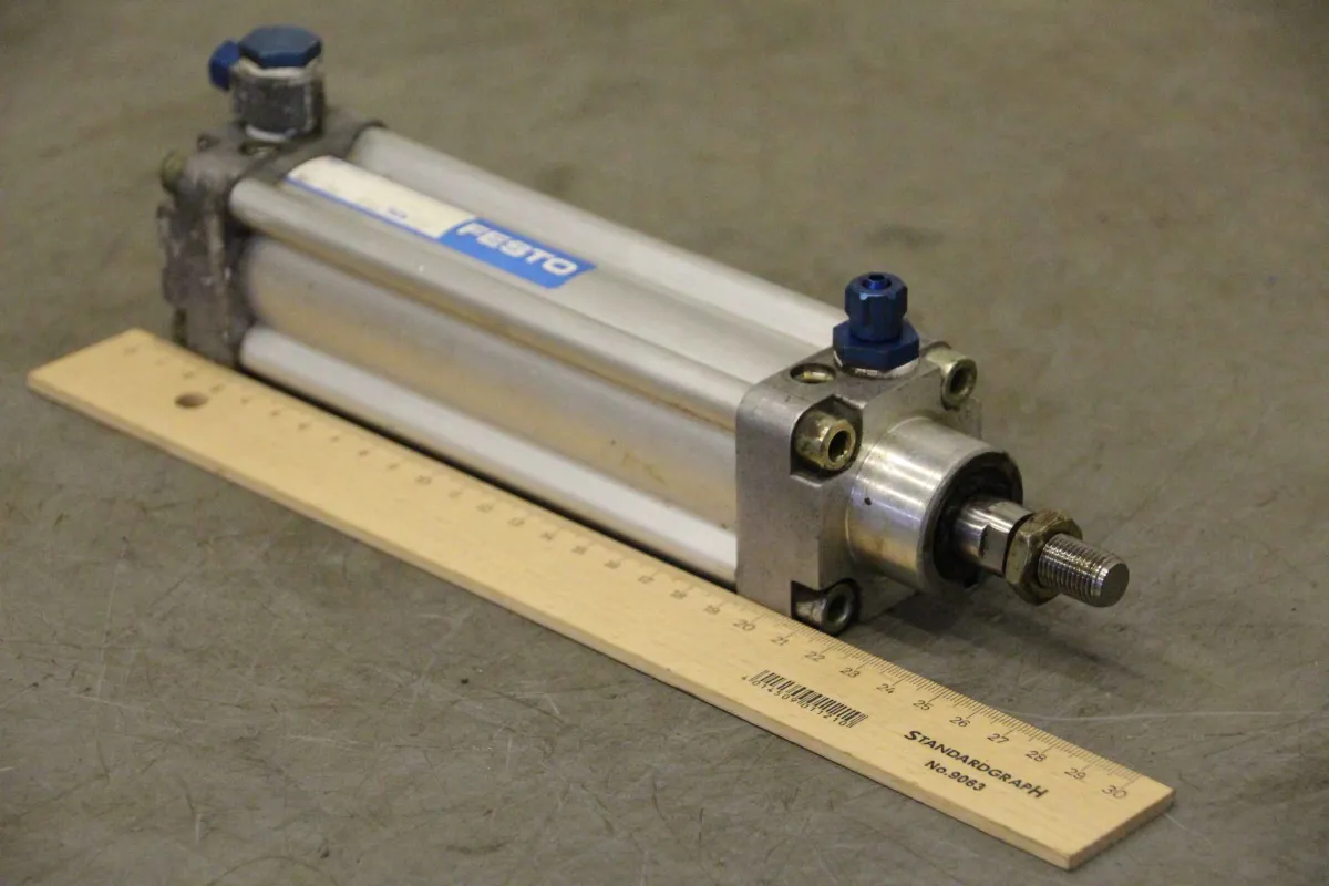 Festo DNU-40-105-PPV-A Pneumatikzylinder