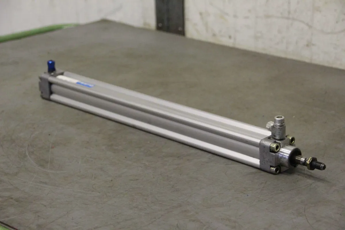 Festo DNU-32-420-PPV-A Pneumatikzylinder
