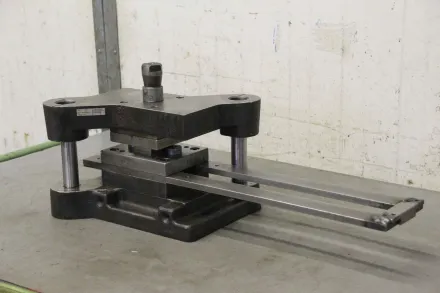Veb Auer Werkzeugbau A 125 x 250 2 Säulen Stanzwerkzeug – RESALE