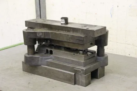 450/265/H305 mm 2 Säulen Stanzwerkzeug – RESALE
