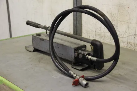 Bahco P1008 zweistufig Handhydraulikpumpe 800 bar – RESALE
