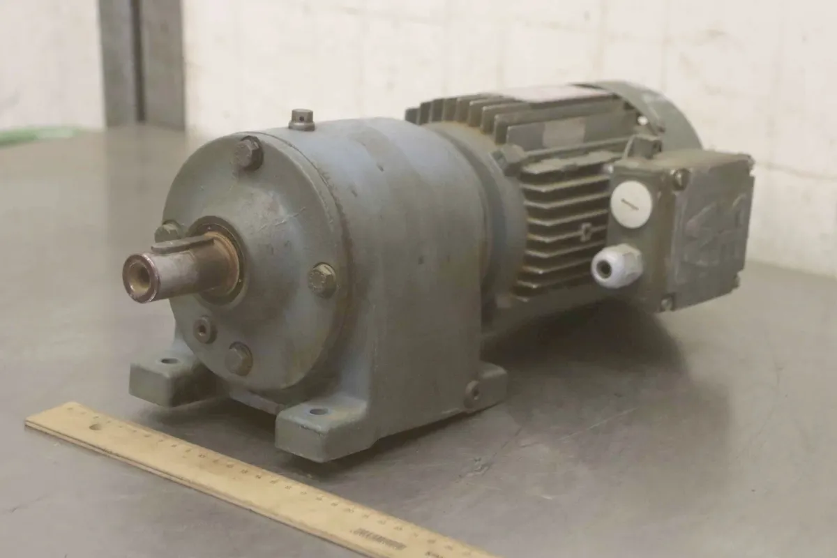 SEW Vector R40 DT80K-4 Geared motor 0.55 kW 112 rpm