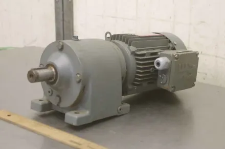 Sew Vector R40 DT80K-4 Getriebemotor 0,55 kW 110 U/min – RESALE