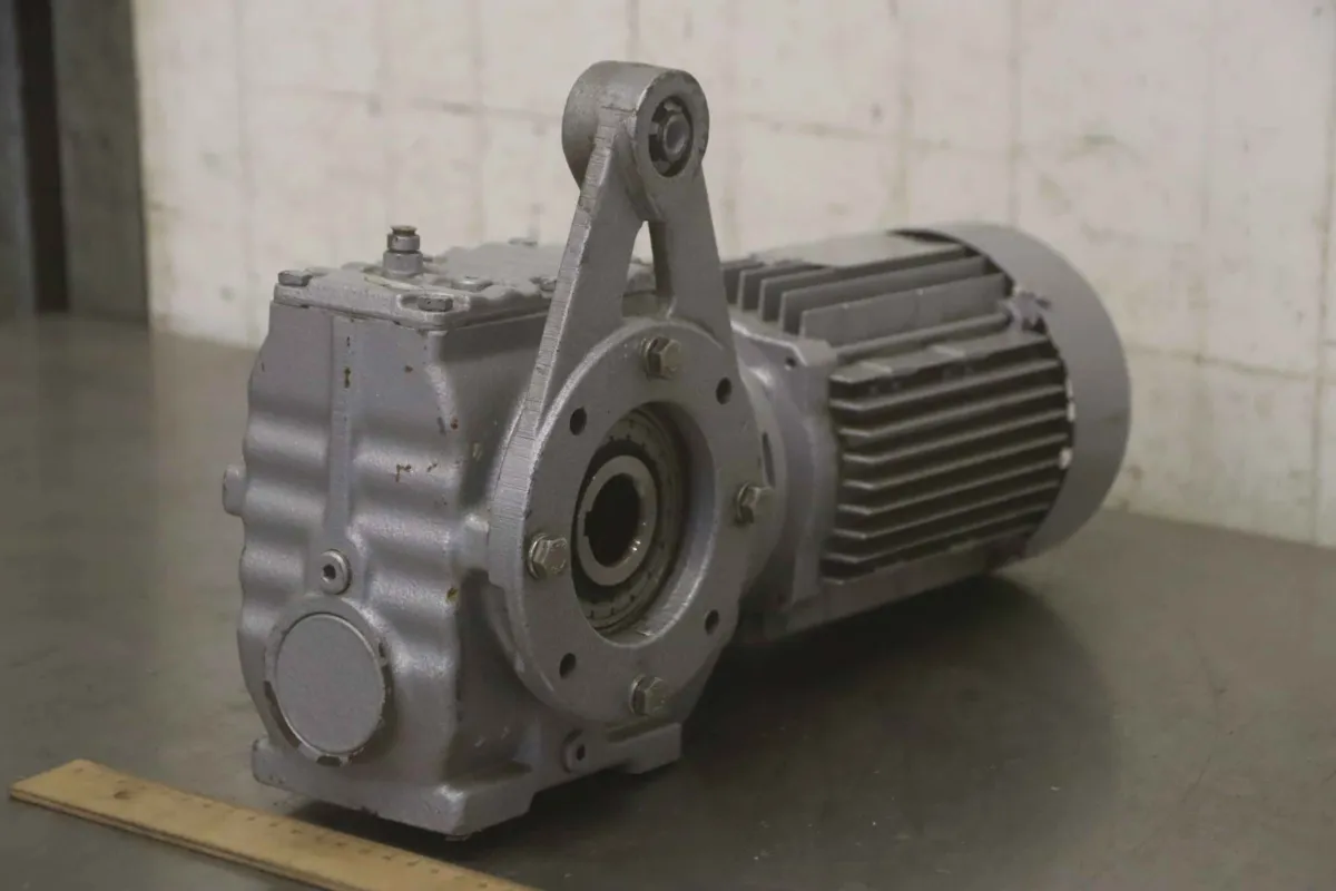 SEW Vector SA47T DT80K-4 Geared motor 0.55 kW 36 rpm