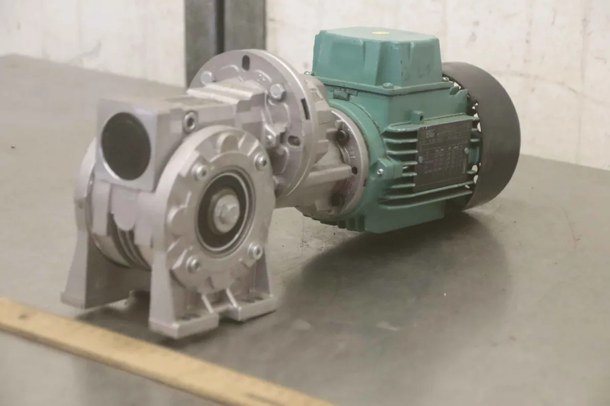 Varvel SXA063801114 SRS04028G319 Getriebemotor 0,09 kW 7 U/min
