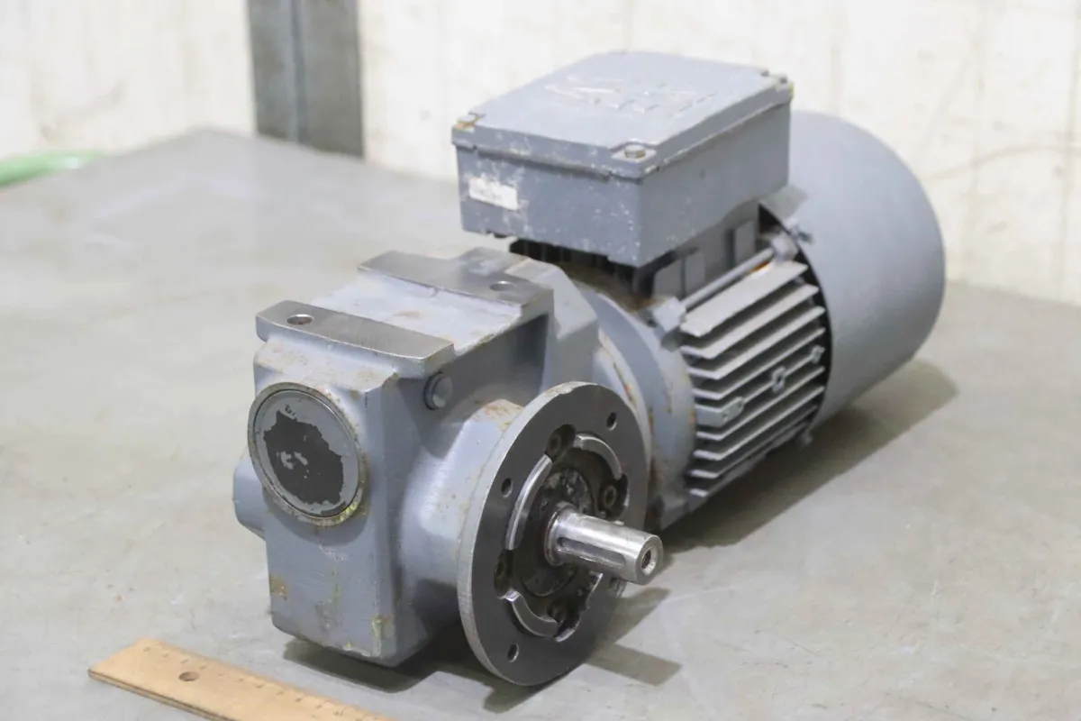 SEW Eurodrive SF32 DT71D2BMG/Z Getriebemotor 0,55 kW 95 U/min