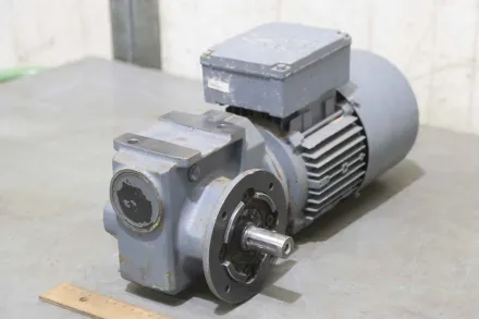 Sew Eurodrive SF32 DT71D2BMG/Z Getriebemotor 0,55 kW 95 U/min – RESALE