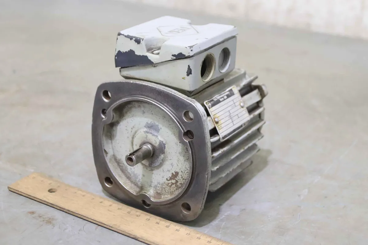 VEM KMO 56 K 4 Elektromotor 0,12 kW 1360 U/min