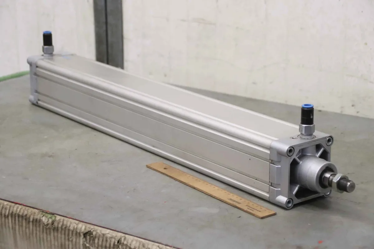 Festo DNC-100-700-PPV-A Pneumatikzylinder