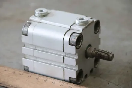Festo ADVU-40-20-A-P-A Kompaktzylinder – RESALE