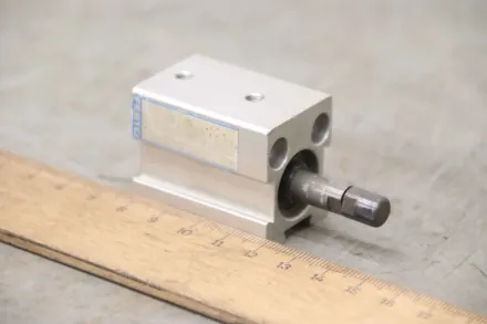Festo Hub 10 mm Kompaktzylinder – RESALE
