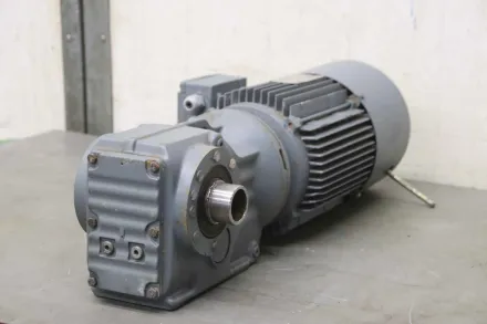 Sew-Eurodrive KH47 DT100L4BMG/HR/TF Getriebemotor 3 kW 133 U/min – RESALE