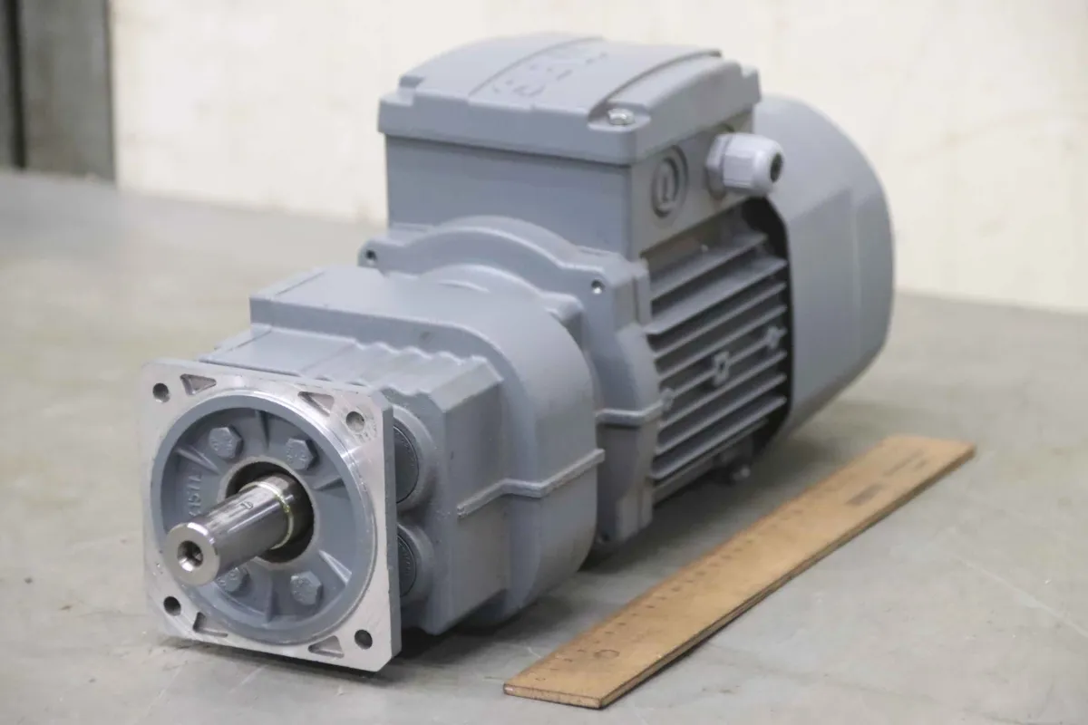 SEW-Eurodrive RF07 DR63M4/BR Getriebemotor 0,18 kW 118 U/min