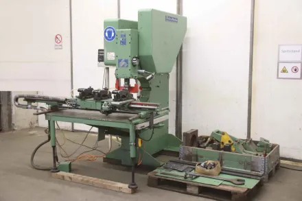 Mubea KL 100 mit Digitalanzeige Lochstanze 100 to mit Koordinaten-Tisch – RESALE