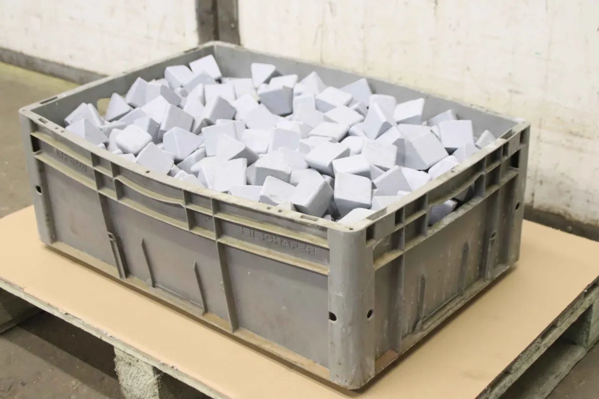 Rösler 40/45/45 mm Schleifkörper 71 kg