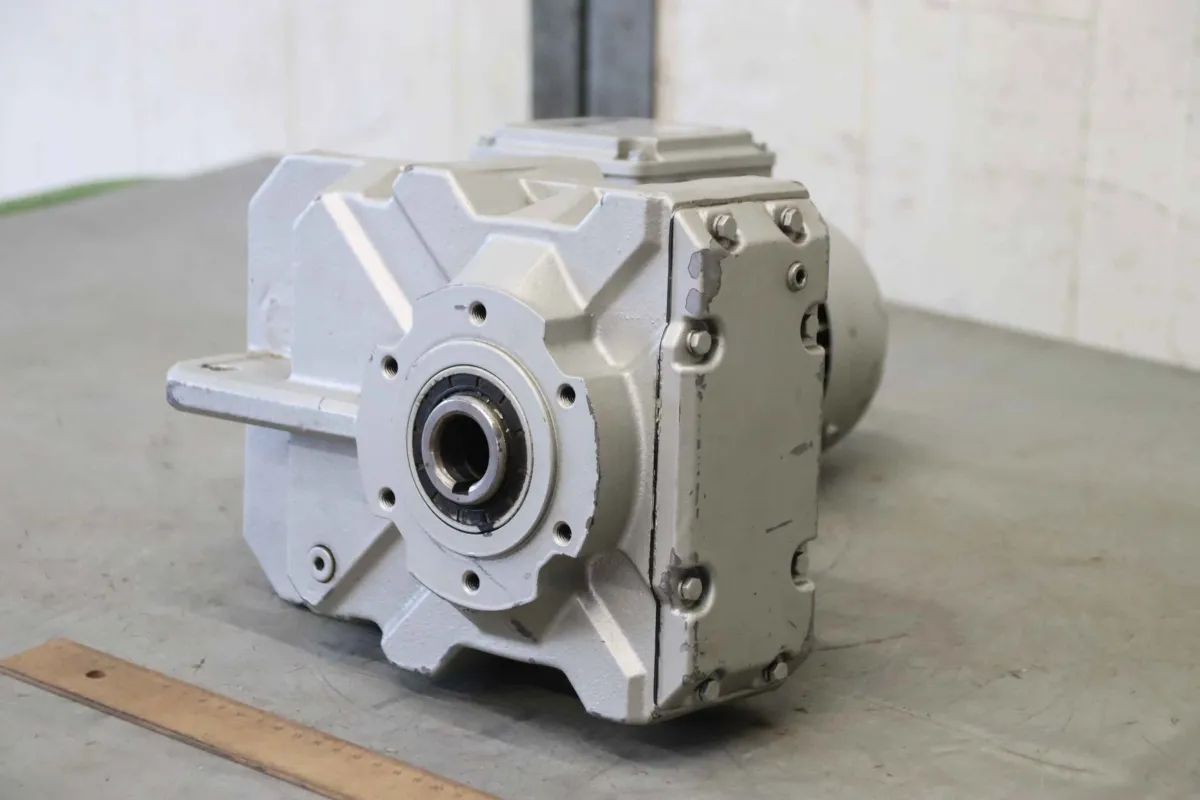BAUER BF10-04/D07LA4 Getriebemotor 0,37 kW 43,5 U/min