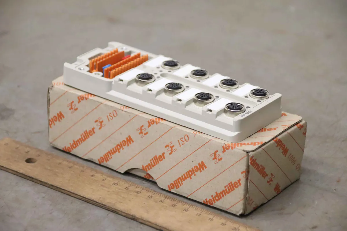 Weidmüller SAI-8-M 4P M12 UT Sensor-actuator distributor