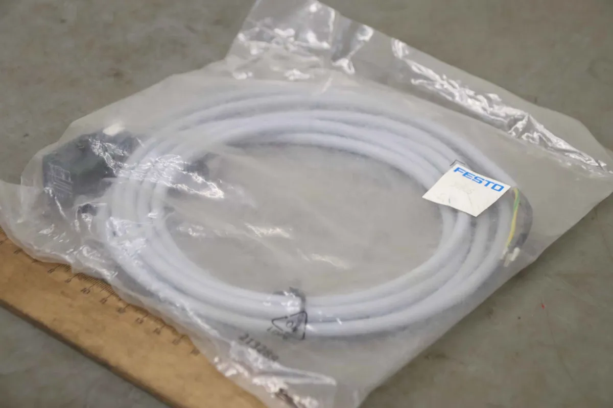 Festo 30935 E413 Steckdosenleitung
