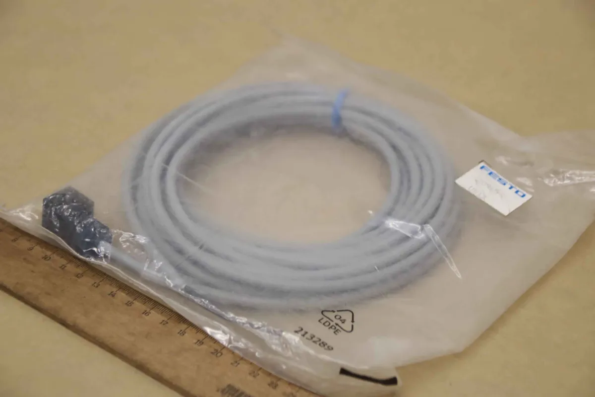 Festo 30945 UN13 Steckdosenleitung