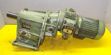Lenze 11605 0316 0 regelbarer Getriebemotor 0,18 kW 0,8-4,6 U/min – RESALE