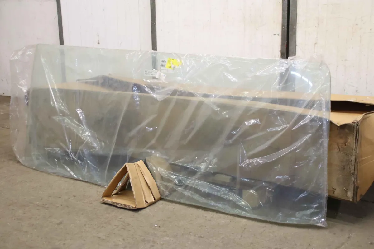 Iveco 3734AGN 1877G windscreen