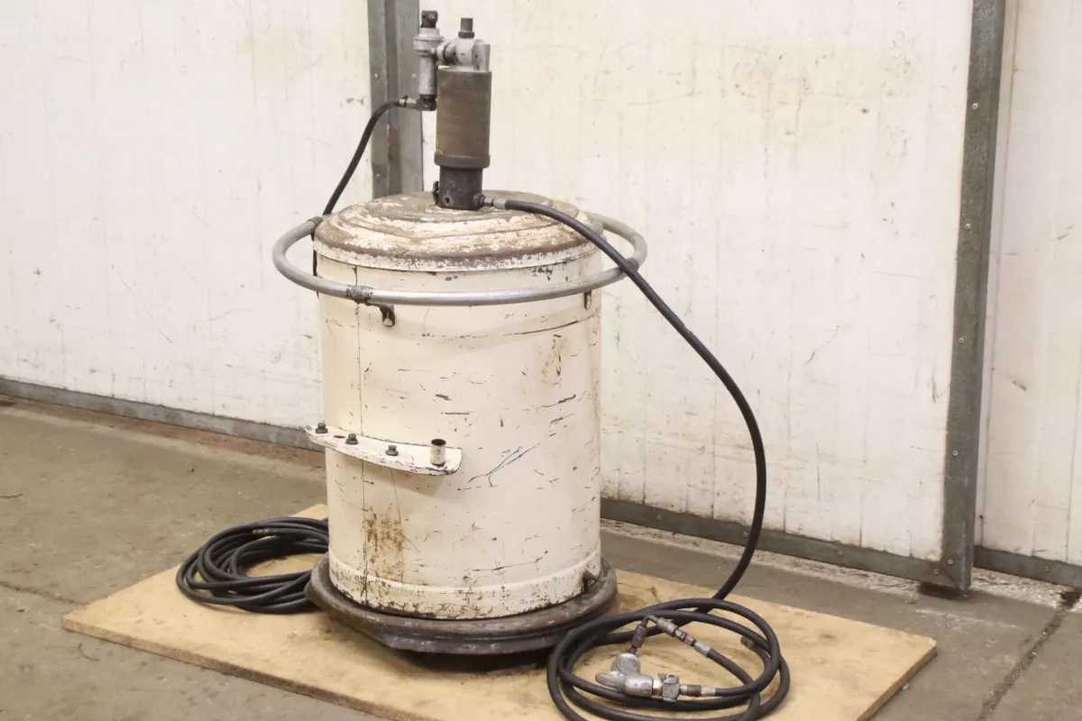 Behälterinhalt 100 Liter Fettpresse pneumatisch