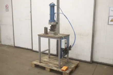 Stommel & Voos SV700/6/PE/EF Druck-Präge-Stempelmaschine – RESALE