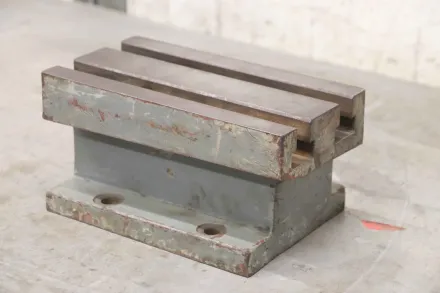 Guss 245/165/H130 mm Aufspannwürfel mit T Nuten – RESALE