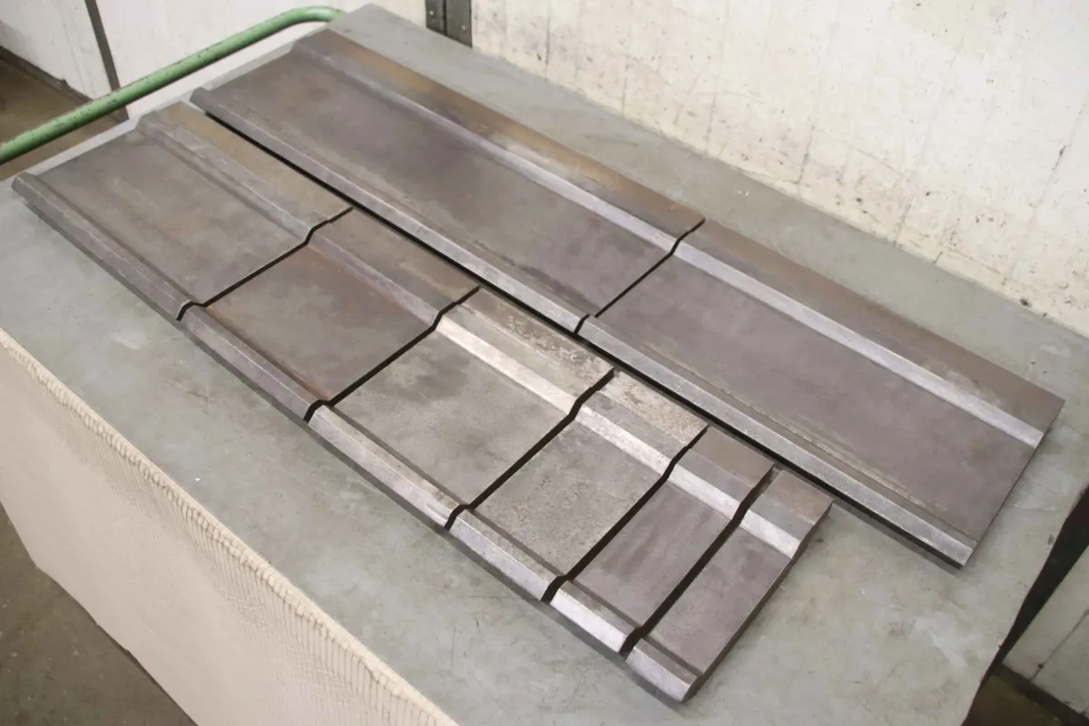 254/39 mm 90° Abkantwerkzeug geteilt 2085 mm