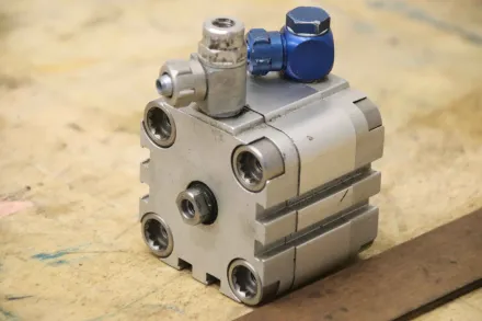 Festo ADVU-40-10-PA 156541 Kompaktzylinder – RESALE