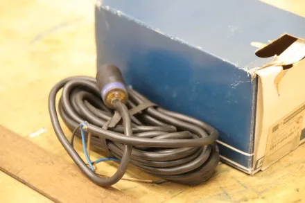 Telemecanique XS4P18PA340L1TF Näherungsschalter – RESALE