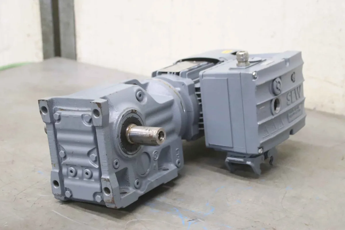 SEW-Eurodrive KAF37 DRS71S4BE05HR/MM03/AMA6 Getriebemotor 0,37-0,075 kW 31-6,3 U/min