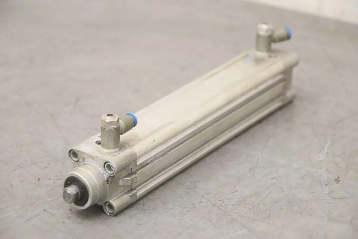 Festo DNC-32-170-PPV-A Pneumatikzylinder