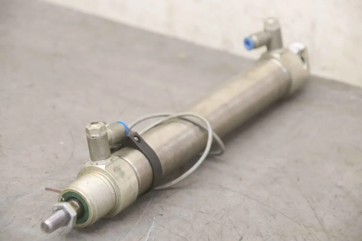 Festo DSNU-32-180-PPS-A Pneumatikzylinder mit Näherungsschalter