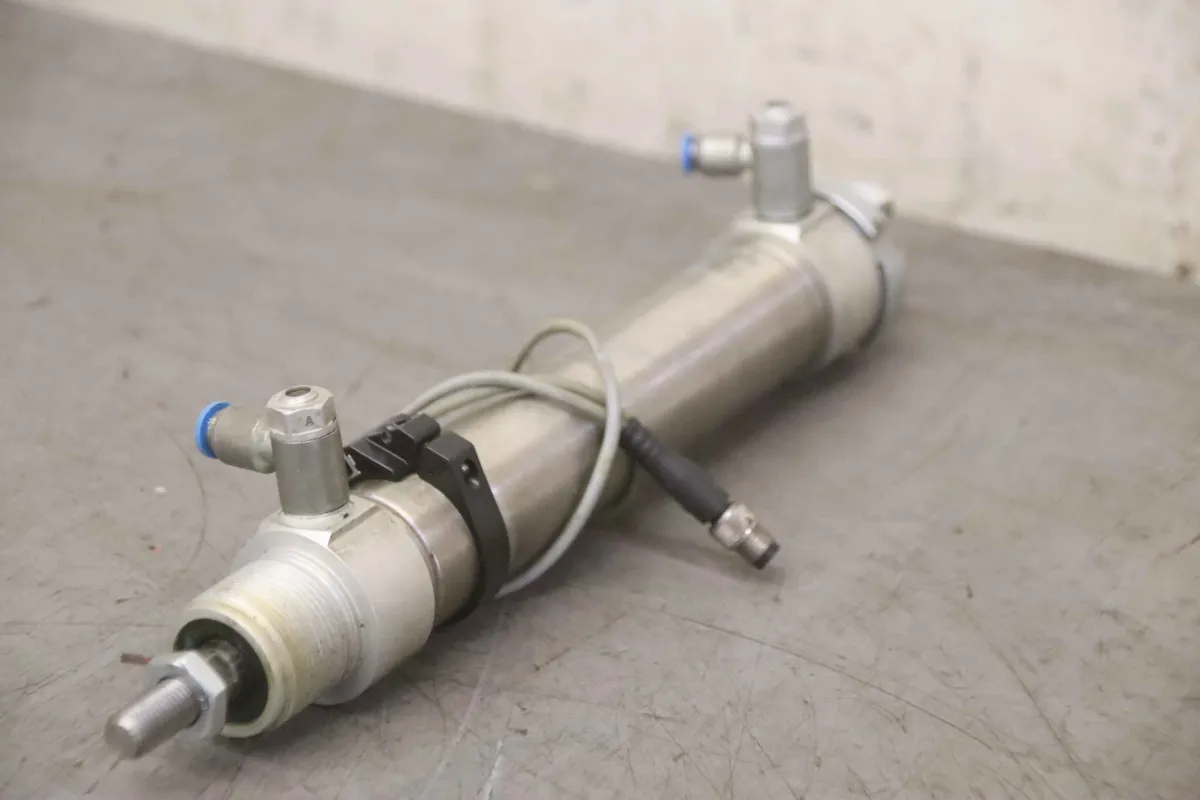 Festo DSNU-32-125-PPS-A Pneumatikzylinder mit Näherungsschalter