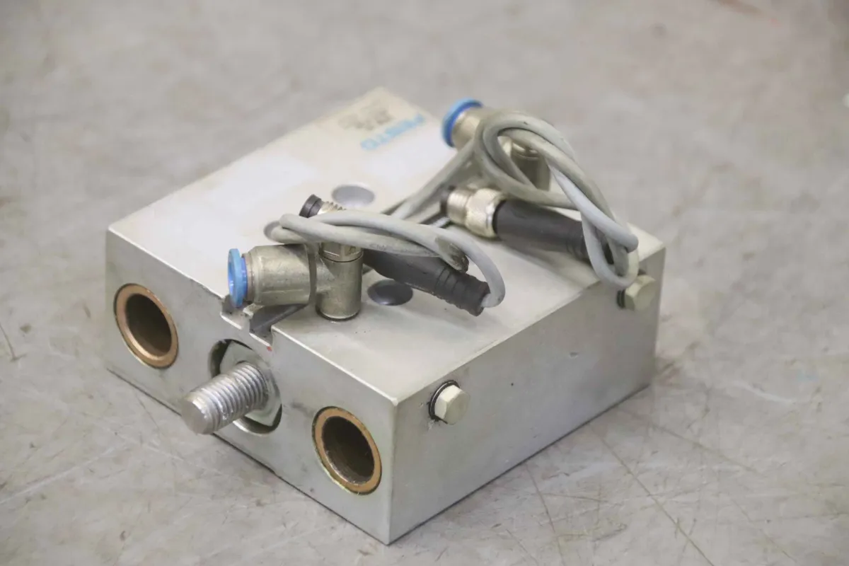 Festo DFM-20-40-P-A-GF 170843 Führungszylinder